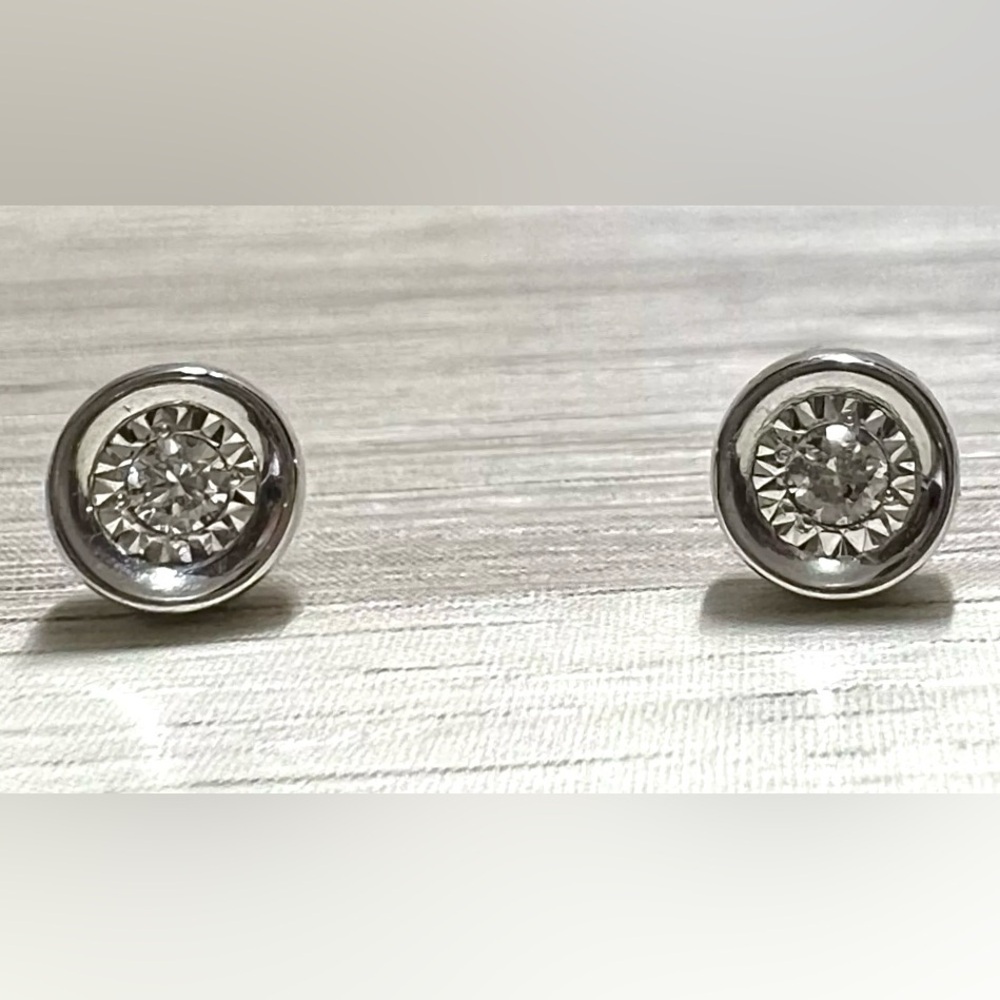 Designer Signed ZEI Sterling Silver Illusion Set Genuine Diamond Stud Earrings
